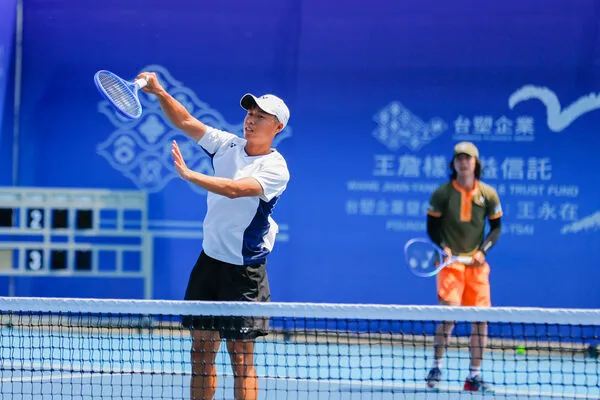 ▲台灣好手黃琮豪與日本搭檔市川泰誠攜手在本屆台塑盃男網賽雙打封王。（圖／台塑盃提供）