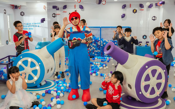 ▲▼黃明志推出新歌MV〈Nenenenepupu〉。（圖／亞洲通文創提供）