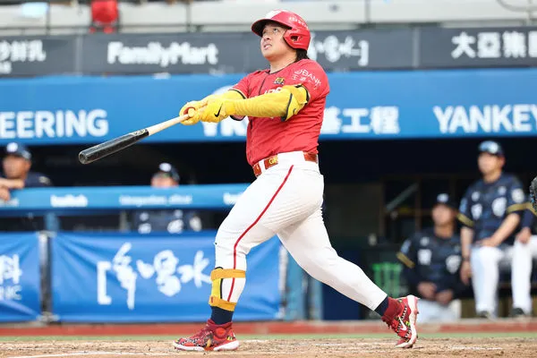 ▲吉力吉撈三分砲定勝基！　悍將「虎道同盟」主題日1比3不敵味全。（圖／味全龍提供）