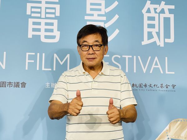 ▲梁修身許多好友來看《筧橋英烈傳》為他喝采，左起：中原大學教授向鴻全、作家陳銘磻、梁修身、作家林文義。（圖／桃園電影節提供）