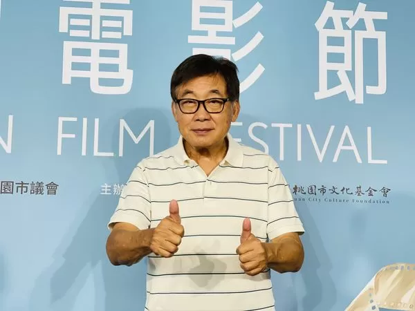 ▲梁修身許多好友來看《筧橋英烈傳》為他喝采，左起：中原大學教授向鴻全、作家陳銘磻、梁修身、作家林文義。（圖／桃園電影節提供）