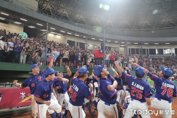 ▲台灣隊在亞青少棒冠軍戰3:0擊敗日本，奪下二連霸金盃。（圖／記者林東良翻攝，下同）