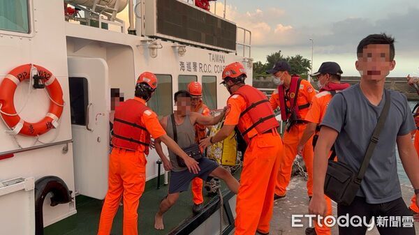 ▲高雄海巡隊小琉球救援。（圖／高雄海巡隊提供）