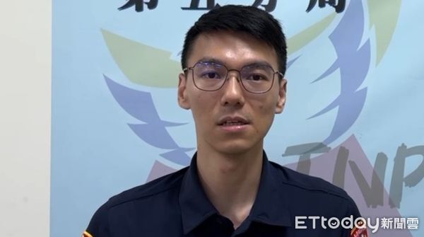 ▲台南市東區小東路與東光路口23日上午發生車禍，計程車與直行轎車碰撞，駕駛受傷送醫無大礙。（記者林東良翻攝，下同）