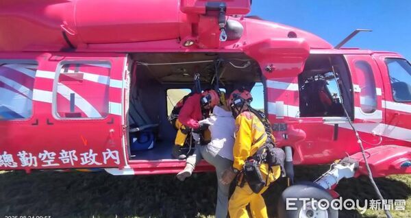 ▲空勤總隊成功完成嘉明湖山難救援。（圖／記者楊晨東翻攝）
