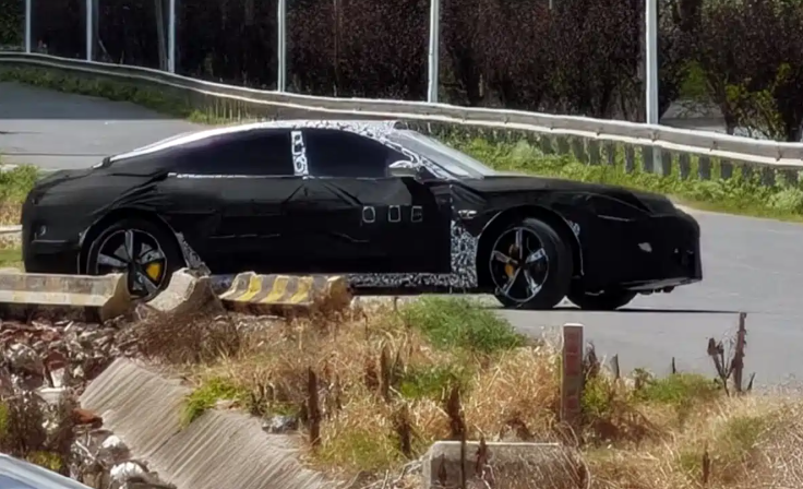 ▲小米SU7長軸款現身測試！擁有更出色的寬敞空間。（圖／翻攝自大陸微博）