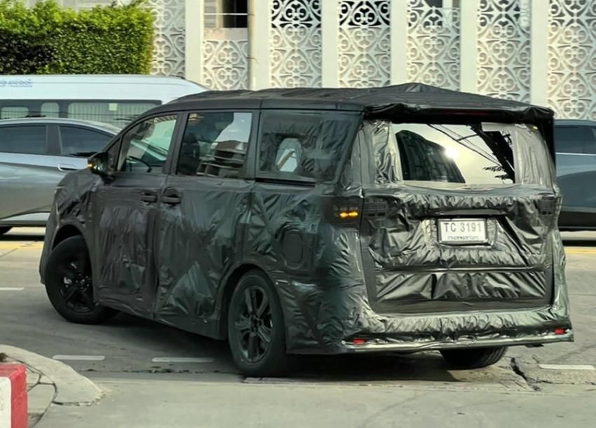 ▲新一代Nissan動作頻頻，不只日本要賣，東南亞也現身測試。（圖／翻攝自《headlightmag》）