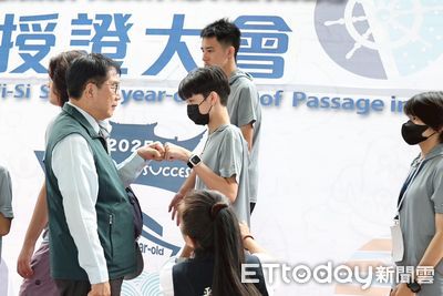黃偉哲主持「做16歲」成年禮授證 盼台南文化「愈在地愈國際」