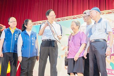 桃市「祖孫樂淘桃」祖父母節　張善政：促進跨世代交流
