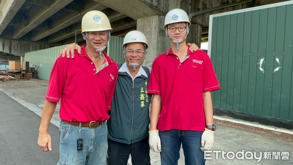 ▲「台南做工行善團」協助後壁區賴姓低收入戶完成屋頂與浴室修繕，改善居住環境。（記者林東良翻攝，下同）