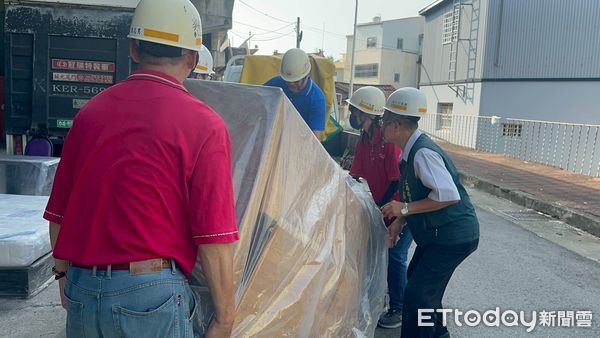 ▲「台南做工行善團」協助後壁區賴姓低收入戶完成屋頂與浴室修繕，改善居住環境。（記者林東良翻攝，下同）