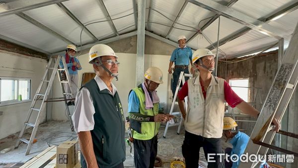 ▲「台南做工行善團」協助後壁區賴姓低收入戶完成屋頂與浴室修繕，改善居住環境。（記者林東良翻攝，下同）