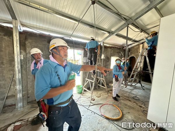 ▲「台南做工行善團」協助後壁區賴姓低收入戶完成屋頂與浴室修繕，改善居住環境。（記者林東良翻攝，下同）