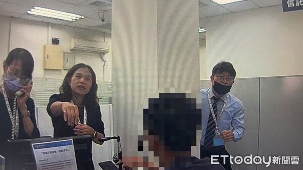 ▲銀行行員發現金流異常，通報警方成功阻詐，保住陳男226萬元血汗錢。（警方提供）