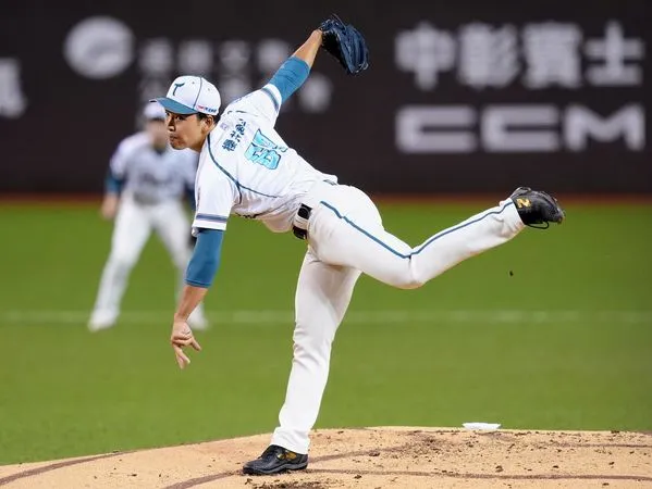 ▲台鋼新日籍洋投櫻井周斗。（圖／台鋼雄鷹提供）