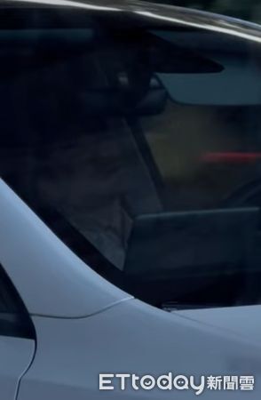 ▲▼特斯拉駕駛疑在上國道時睡著。（圖／WOWtchout授權)