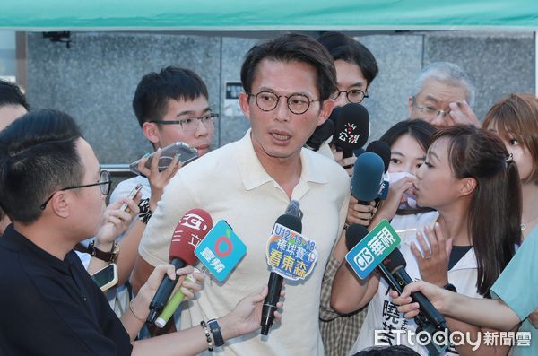 ▲▼民眾黨主席黃國昌出席「亮金菁城堡樂園，祖孫愛無限」活動。（圖／記者周宸亘攝）