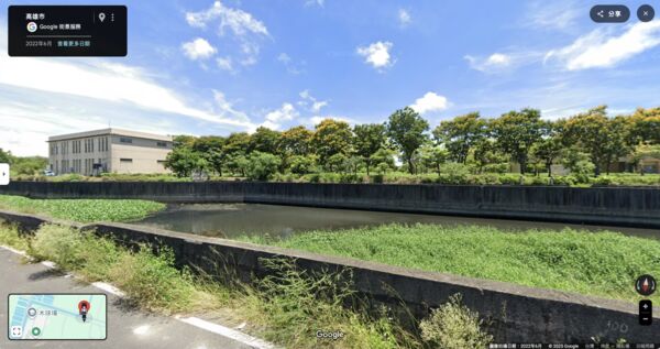 ▲校方認為這裡有大排水溝，要翻牆進入不太容易             。（圖／翻攝google街景）