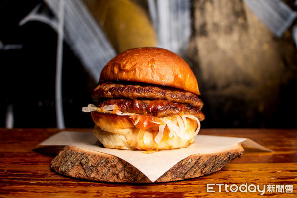 ▲臺虎啜飲室大安特製漢堡。（圖／業者提供）