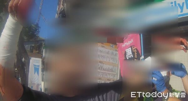 ▲▼2名男女索討7千元不成，持西瓜刀當街砍人，事後還變裝搭捷運逃逸。（圖／民眾提供，下同）