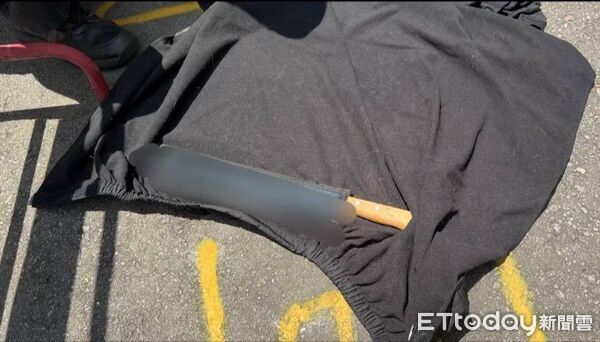 ▲▼2名男女索討7千元不成，持西瓜刀當街砍人，事後還變裝搭捷運逃逸。（圖／民眾提供，下同）