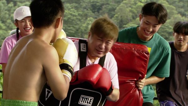 ▲▼胡瓜跟拳王對打。（圖／民視提供）