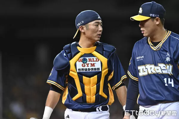 ▲▼中職陳統恩(左)。（圖／記者李毓康攝）