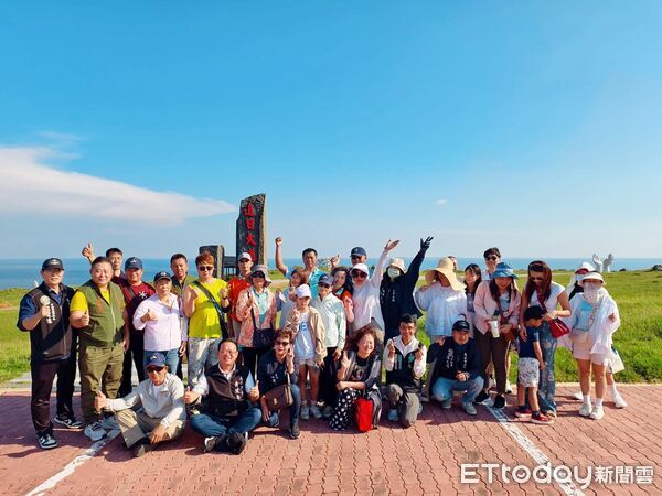 ▲▼《喵婆婆》提燈亮起 馬公市金色雙島藝術祭。（圖／記者陳韋男攝）