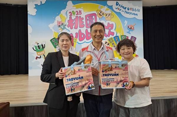 ▲桃園冷飲節「桃園專屬保冷袋」粉絲爭搶