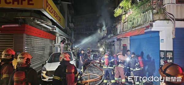 ▲▼新北新店巷內火警，疑似小客車車主縱火。（圖／記者陳以昇翻攝）