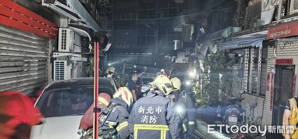▲▼新北新店巷內火警，疑似小客車車主縱火。（圖／記者陳以昇翻攝）