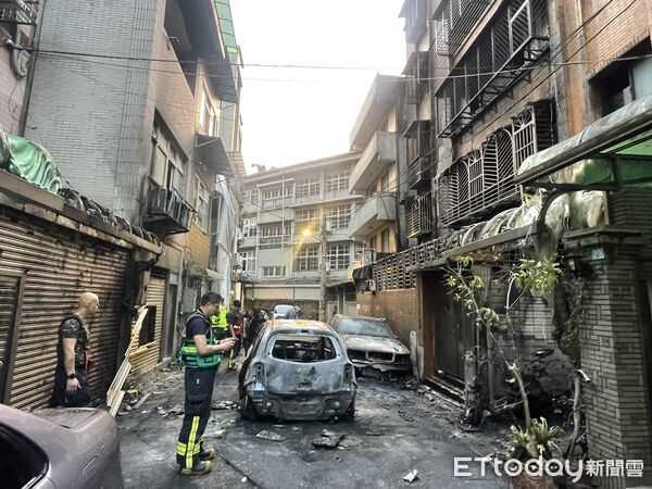 ▲▼新北新店巷內火警，疑似小客車車主縱火。（圖／記者陳以昇翻攝）