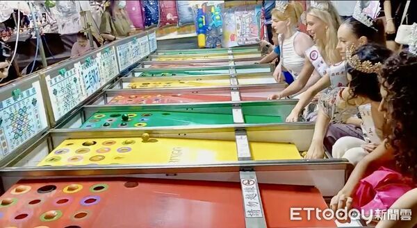 ▲全球城市小姐世界盃佳麗24日造訪台南，市長黃偉哲熱烈迎接。（記者林東良翻攝，下同）