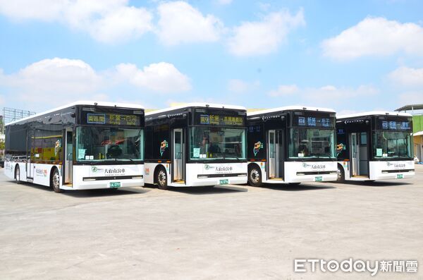 ▲新營客運引進10輛Model T電動公車，23日起已有4輛率先上線。（記者林東良翻攝，下同）
