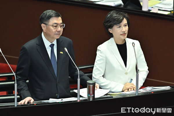 ▲行政院長卓榮泰與副院長鄭麗君（右）25日在立法院備詢。（圖／記者李毓康攝）