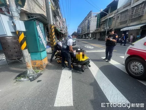 ▲▼仁武區今（25）日上午9時許，發生一起騎士自撞電桿的交通事故。（圖／記者吳世龍翻攝）