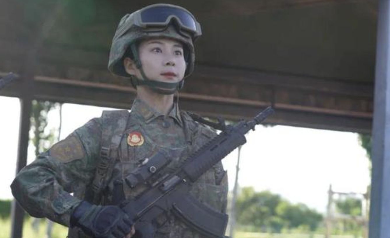 ▲女兵王爽是本屆大陸九三閱兵裝備方隊中唯一的女教練。（圖／翻攝人民日報）