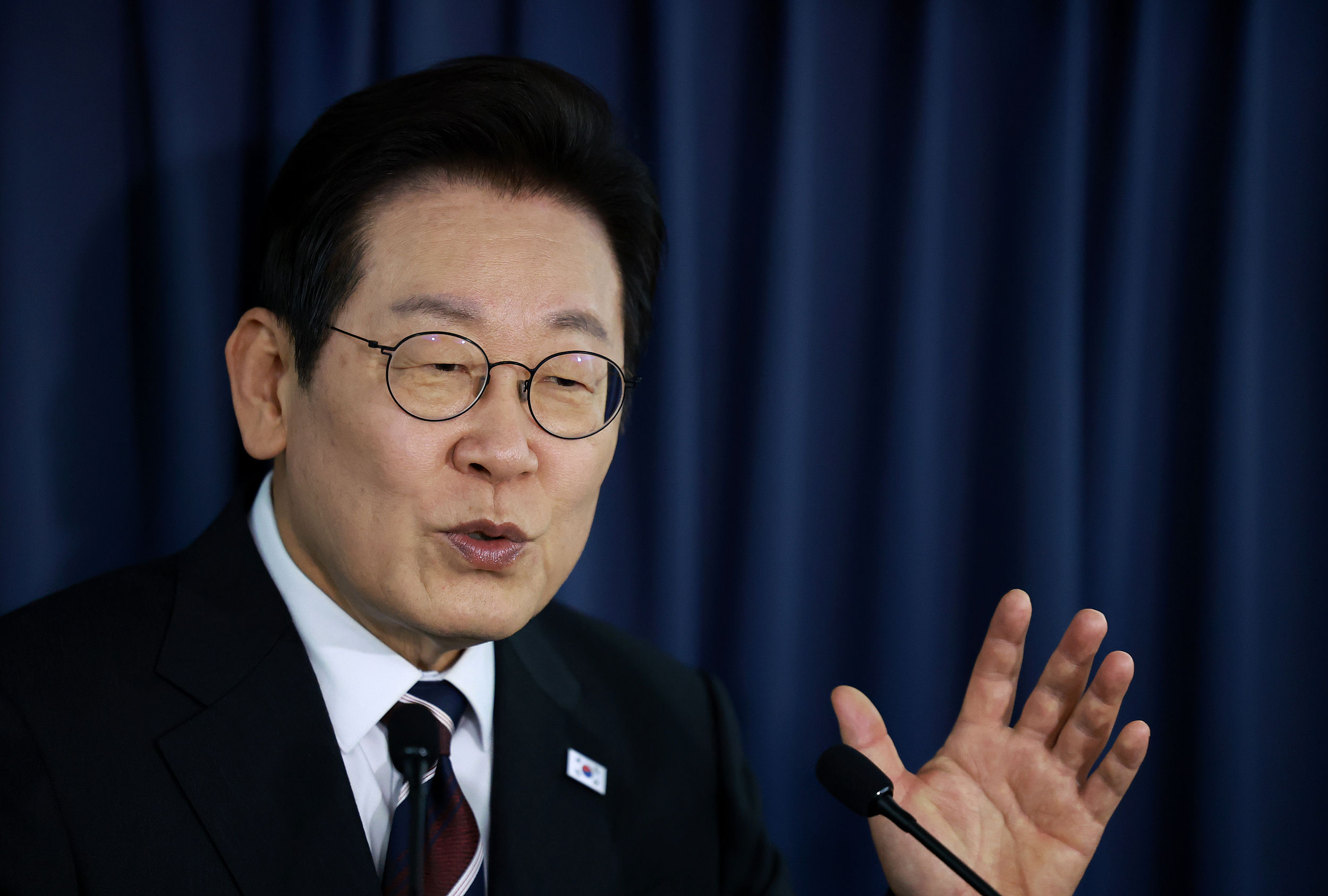 ▲▼南韓總統李在明在專機「空軍一號」召開記者懇談會，目前已抵達華府。（圖／VCG）