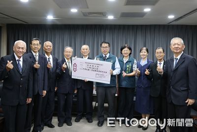 一貫道台南市分會慨捐1百萬　黃偉哲：發揮宗教愛心助災民重建家園