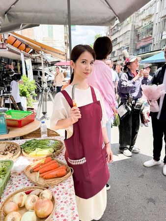▲陳小菁、李睿紳在《百味人生》多在市場拍戲。（圖／三立提供）