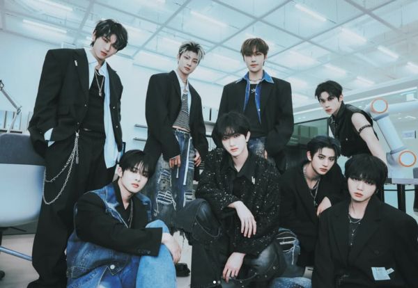 ▲▼YOUNITE在巴西開唱發生遭粉絲強吻的突發狀況。（圖／翻攝自MBN News YouTube）