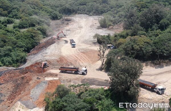 ▲苗栗縣地檢署今（25日）召開「翠谷悲鳴 苗檢出擊」記者會，宣告跨部會破獲苗栗史上最大集團環保犯罪。（圖／記者楊永盛攝）