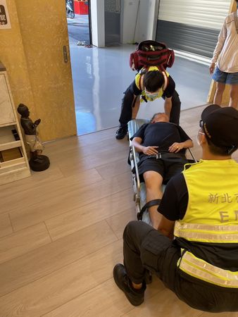 ▲▼賓賓哥送醫。（圖／泰霸團隊提供）