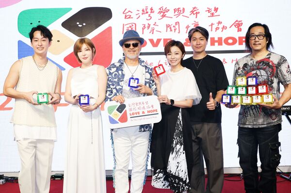 ▲▼霸氣樂團、阿修羅、黃少谷、王瞳、班鐵翔、孟慶而、霸氣主唱于浩威。（圖／台灣愛與希望國際關懷協會提供）