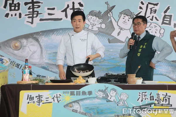 ▲市長黃偉哲與名廚吳秉承於全聯門市示範料理虱目魚肚，吸引民眾圍觀。（圖／記者林東良翻攝，下同）