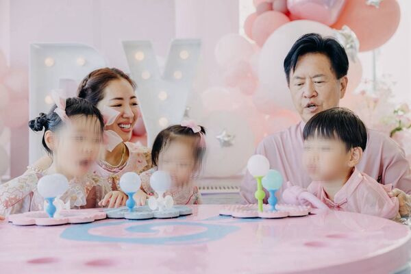 ▲▼劉伊心為愛女舉辦豪華水上抓周派對 。（圖／本人提供）