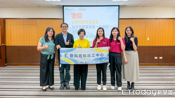 ▲張淑芬受聘為崑山科大榮譽講座教授，鐘俊顏副校長頒贈聘書。（圖／記者林東良翻攝，下同）
