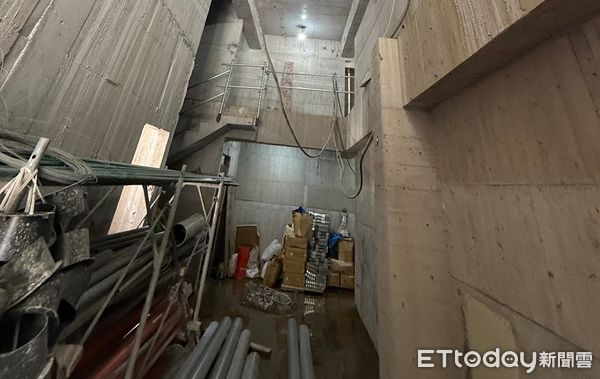 ▲▼越南籍工人自10樓墜落，幸運被電纜線纏住保命             。（圖／記者陳以昇翻攝）