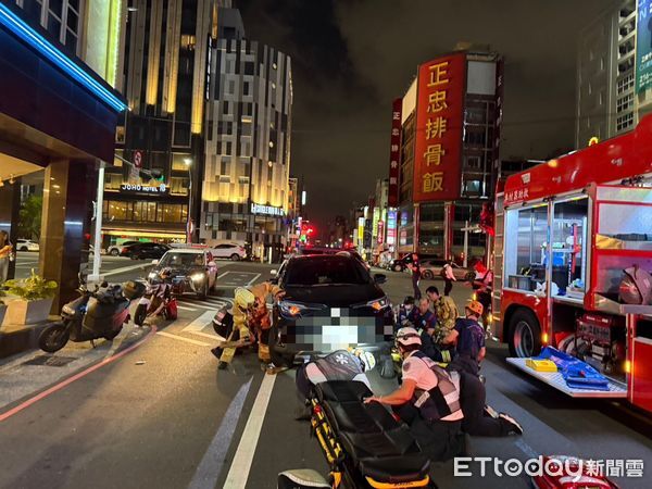 ▲▼快訊／倒路上被輾過！高雄男「困車底下」命危。（圖／記者陳宏瑞翻攝）