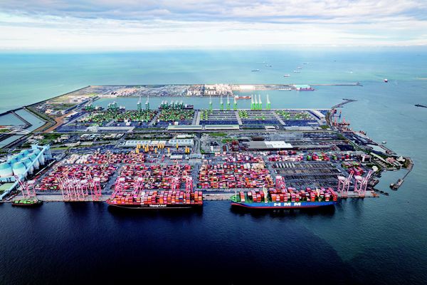 ▲一個月內貨櫃船新訂單相當於增一家萬海航運。（圖／港務公司提供）